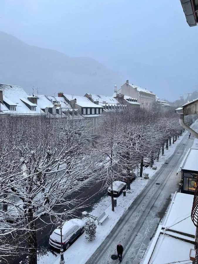 Appart Luchon Au Centre Des Allee D'Etigny Bagnères-de-Luchon 0*,  Fransa